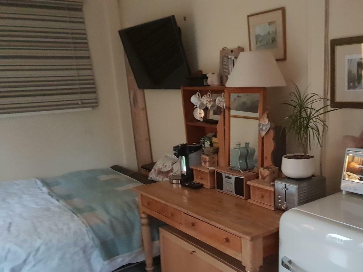 The Garden Room, Pets, Fridge Tv Честер Екстер'єр фото